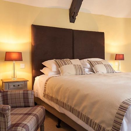The Crown Hotel Shipton under Wychwood Стая снимка