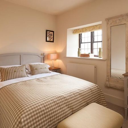 The Crown Hotel Shipton under Wychwood Стая снимка