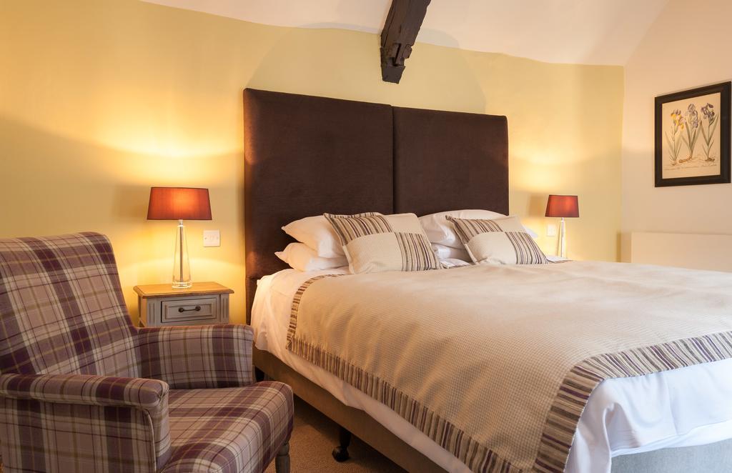 The Crown Hotel Shipton under Wychwood Стая снимка