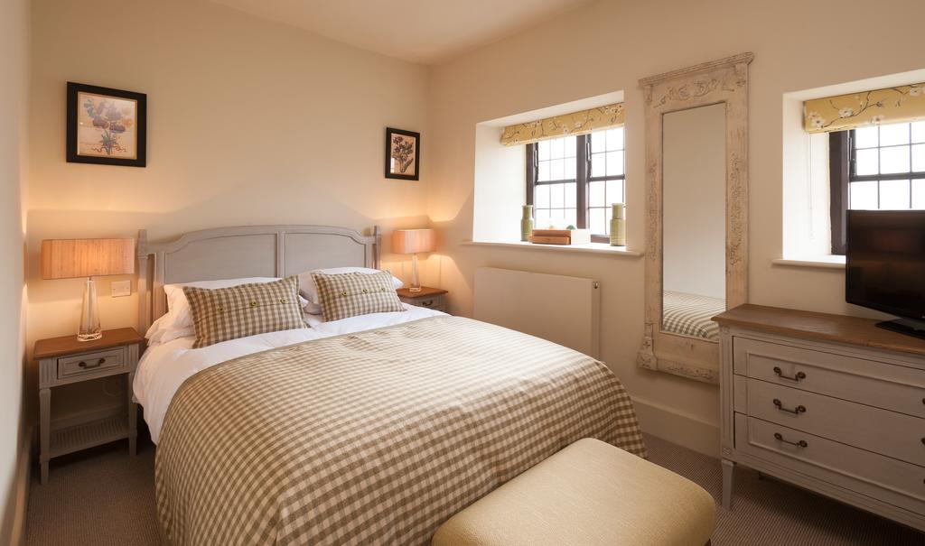 The Crown Hotel Shipton under Wychwood Стая снимка
