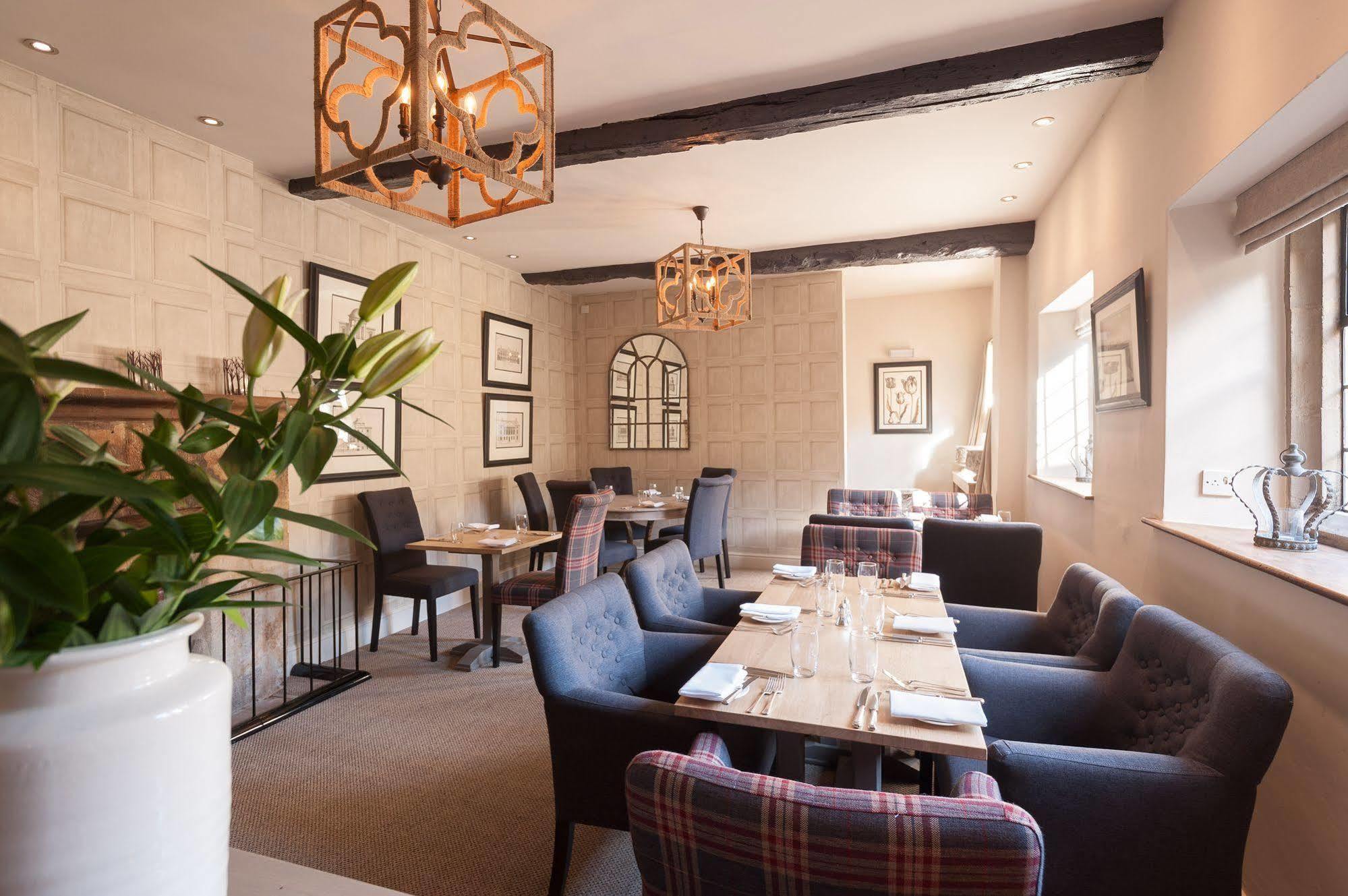 The Crown Hotel Shipton under Wychwood Екстериор снимка