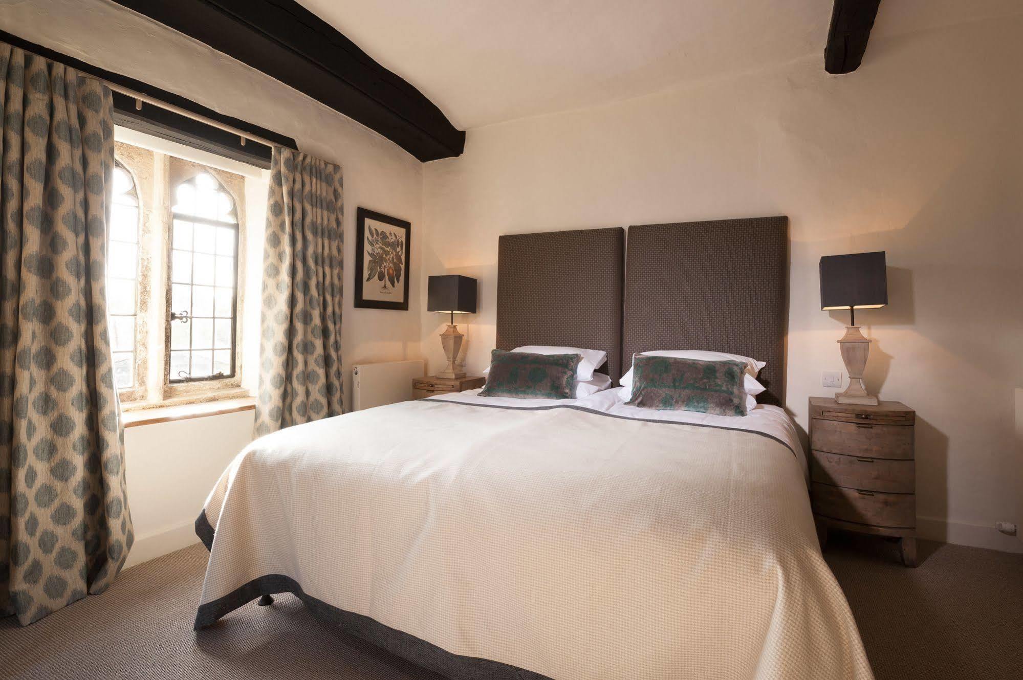The Crown Hotel Shipton under Wychwood Екстериор снимка