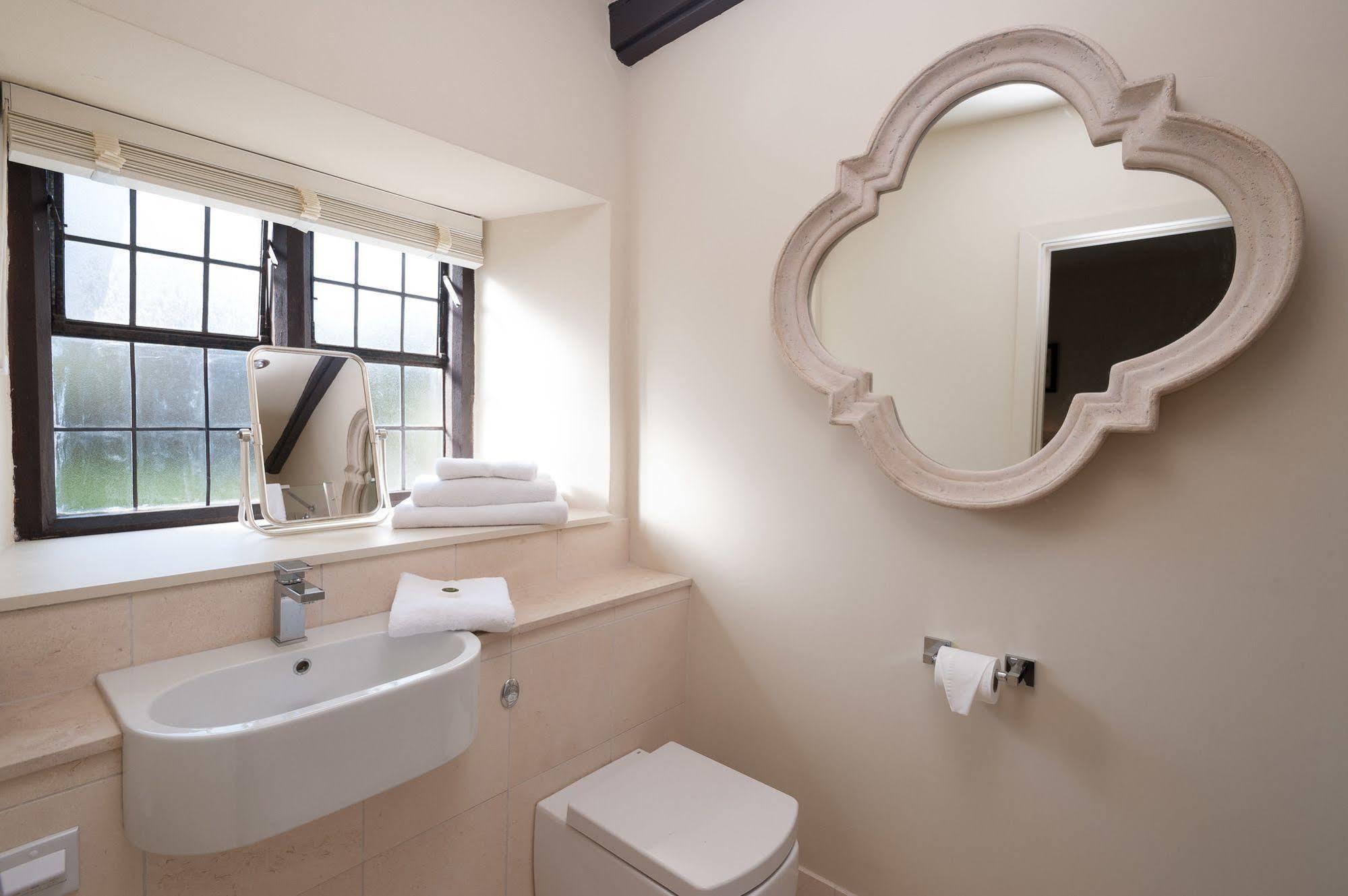 The Crown Hotel Shipton under Wychwood Екстериор снимка