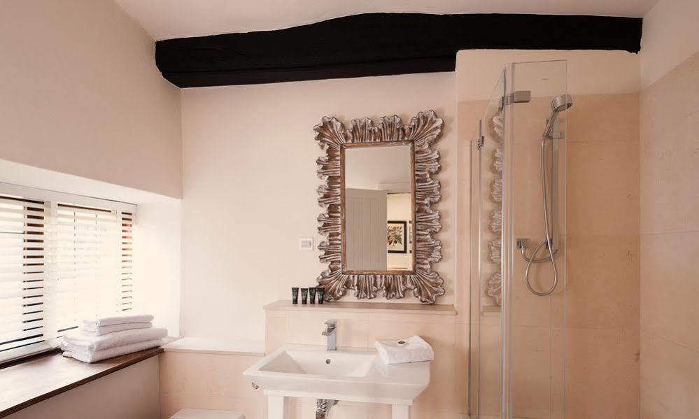 The Crown Hotel Shipton under Wychwood Екстериор снимка