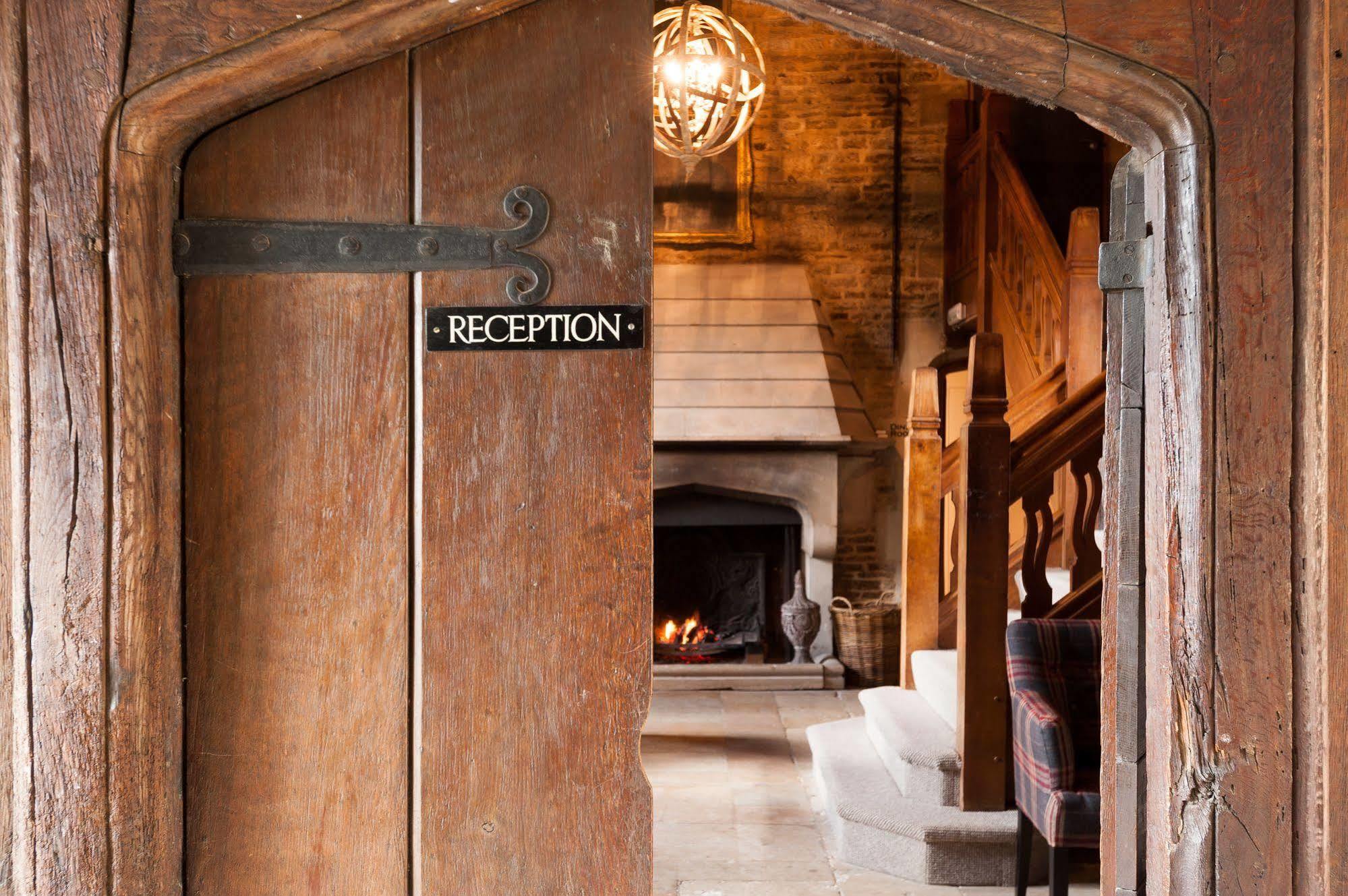 The Crown Hotel Shipton under Wychwood Екстериор снимка