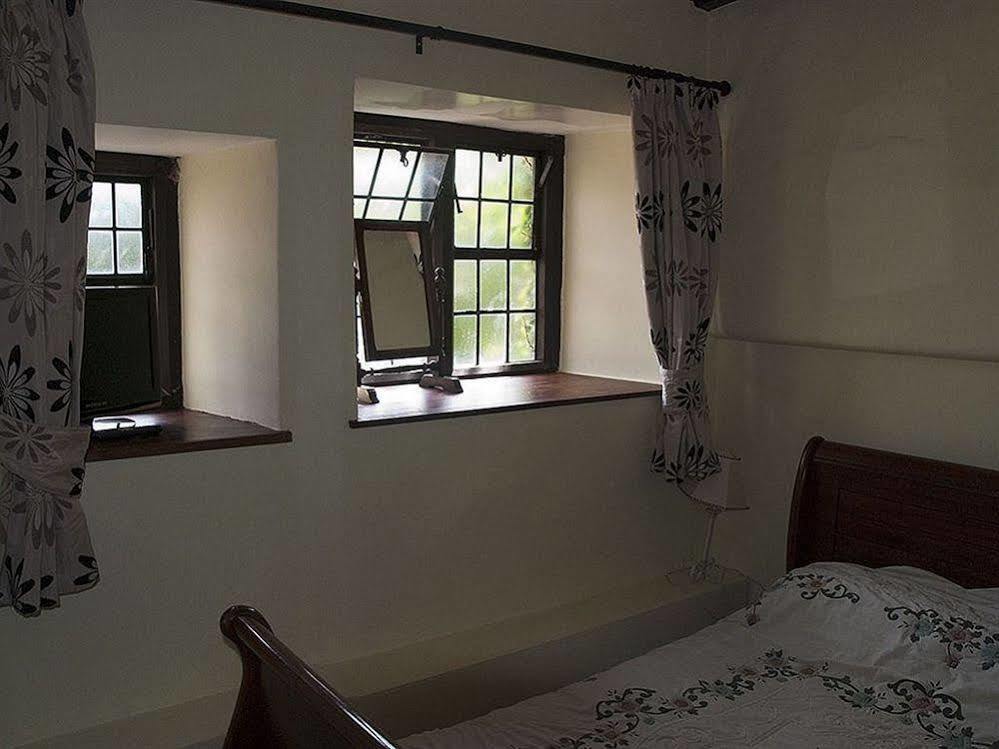 The Crown Hotel Shipton under Wychwood Екстериор снимка